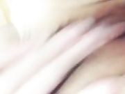 骚女家中直播自慰 手指还没插进去就已经湿了