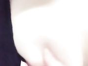 骚女家中直播自慰 手指还没插进去就已经湿了