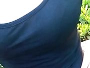 白嫩少女户外直播露奶扣屄