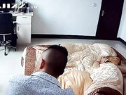 摄像头偷拍小伙大白天的和美少妇打炮