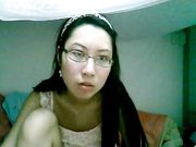 黑客打开摄像头 偷窥女大学生宿舍 感觉是在看片 妹子忍不住的摸下面