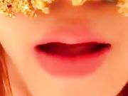 网上认识的寂寞都市白领小美女在家脱衣搔首弄姿诱惑我