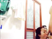 卫生间正准备洗澡时老师突然拿起我的鸡巴舔