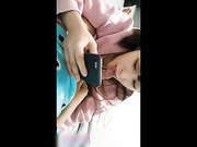 獨家網路熱點視訊：清純小主播吃着大屌與粉絲互動