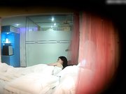 靓妹和男友开房看视频忍不住摸一下逼逼射完还一直硬邦邦