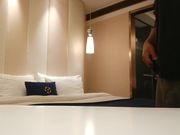 性感黑丝美女淫歌艳舞表演后又叫个美女玩双飞1