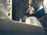 帝国夜总会卫生间偷拍系列2 果然高档场所漂亮妹子多