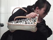 商场排队厕拍系列超级漂亮的美女一身运动装内裤还是黑丝透明