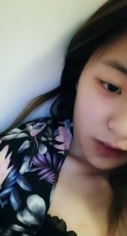 甜美身材苗条小美女手指扣逼微毛BB粉嫩