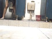 妹子洗手间里面原来这么热闹
