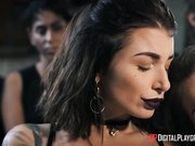 顶级大片中英字幕来袭不速之亲第一集