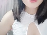 女神范的美少妇自慰大秀 肤色白皙逼毛不多