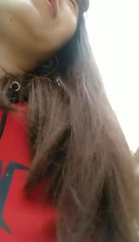 小甜甜勾搭工地看门的大哥玩野战上来就把骚逼丝袜给撕了