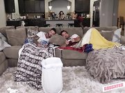 兄弟的妻子交换着一起玩