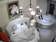 精品酒店豪华套房光头佬和情人开房偷情