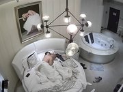 精品酒店豪华套房光头佬和情人开房偷情