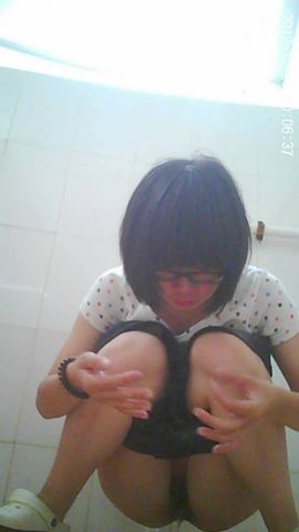 公厕偷拍摄系列各色真实良家美女值得一看.