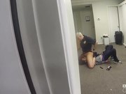 用少年的大鸡巴取乐的女警