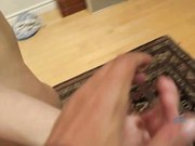 在少女紧绷的阴户里射一发