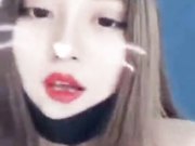 漂亮丰满网红先自己自摸玩然后和约的炮友开操好骚