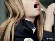 性感黑丝女狱警丽贝卡寂寞难耐勾引警卫狱房外激情