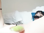 年轻木耳很粉的妹子互相给对方插骚穴各种水果往小穴里塞真会玩