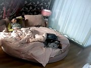 小情侣开房庆祝生日连干两炮