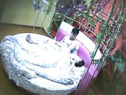 特色情趣酒店鸟笼花房偷拍背心哥和性敏感的相好开房