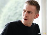 被巨大肉棒内射的娇小女护士