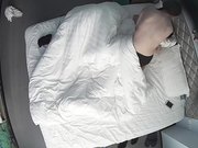 情趣酒店幸福屌丝男被年轻性欲强女友上位骑射爽