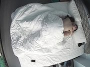 情趣酒店幸福屌丝男被年轻性欲强女友上位骑射爽