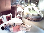 情趣酒店水滴摄像头偷拍健壮男和美女洗完鸳鸯浴激情啪啪对白清晰.