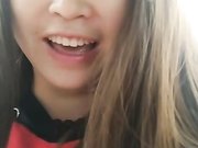 骚浪小甜甜勾搭工地看门的大哥玩野战上来就把骚逼丝袜给撕了