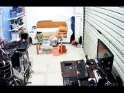 小两口打烊后关上门在门市里啪啪干得大叫