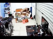 小两口打烊后关上门在门市里啪啪干得大叫