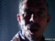 让医生大屌插屁眼的娇小少女