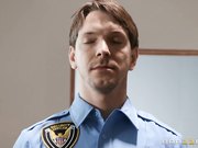 在监狱长面前让警卫操屁眼的淫荡女囚