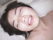 ホットパンツが似合う童顔の素人娘