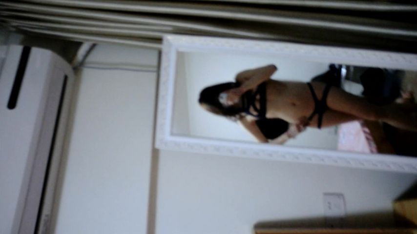 美女妹子自拍惨遭男友剃毛白嫩小穴操的淫叫