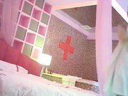 高级情趣房约操长腿美女逼毛茂密淫水泛滥操的太猛把套子都干破了