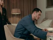 努力工作尽情玩乐