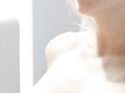 青春粉嫩的奥利维亚