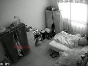 黑客破解家庭网络摄像头胖哥中午也要和苗条漂亮媳妇来一炮