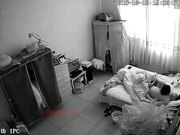 黑客破解家庭网络摄像头胖哥中午也要和苗条漂亮媳妇来一炮