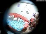 酒店情趣红床偷拍皮肤黝黑健壮小伙和性欲很强的白嫩嫂子开房偷情