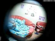 酒店情趣红床偷拍皮肤黝黑健壮小伙和性欲很强的白嫩嫂子开房偷情