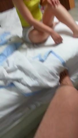 手机偷拍极品白嫩美乳女友做爱 这女的真不错，又白又嫩，奶子坚挺 现场战况也够也够激烈