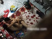 出租屋偷窥隔壁小两口过夫妻生活男的还挺猛的 把老婆艹得捂着嘴巴叫不出来去