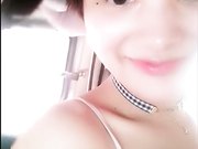 清纯可爱萌妹子露脸直播耍贱卖萌挑逗司机车上淫乱