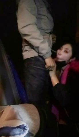 停路边口交后入不时有人经过打一炮换一地